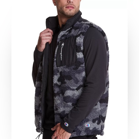 CHAMPION • High Pile Reversible Fleece Vest • Men’s - Picture 2 of 11